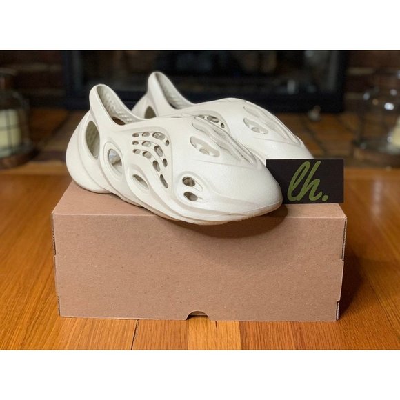 Size 8 Adidas Yeezy FoamRNNR "Sand" - Picture 5 of 6